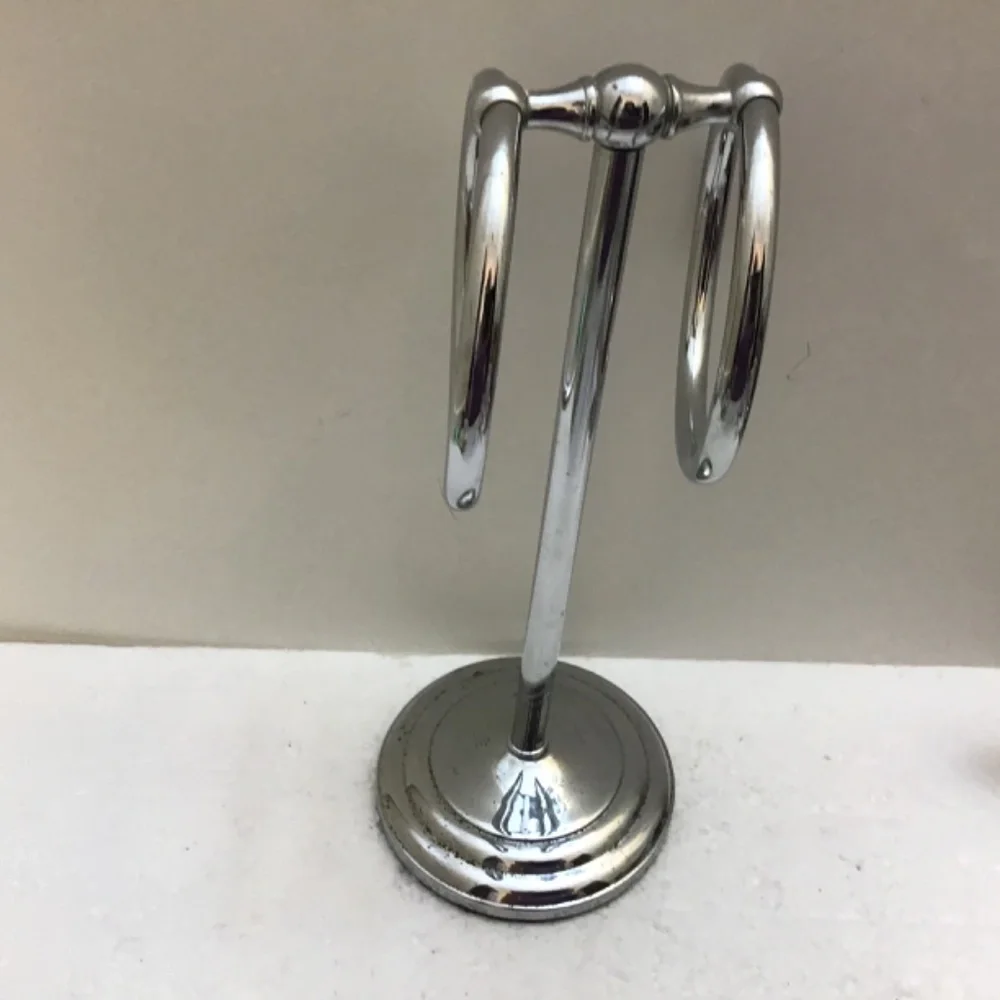 Vtg Silver Colored Towel Stand 12 Inches Tall Home Bath Accents Women Men Decor